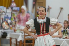 Tradiční folklorní bál "PO SŮSEDSKU" se konal 8. února v KPC Paskov.