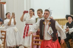 Tradiční folklorní bál "PO SŮSEDSKU" se konal 8. února v KPC Paskov.